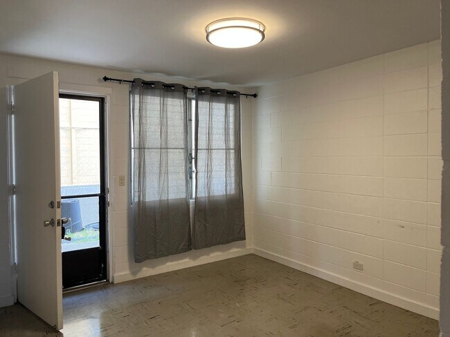 Building Photo - R1171
