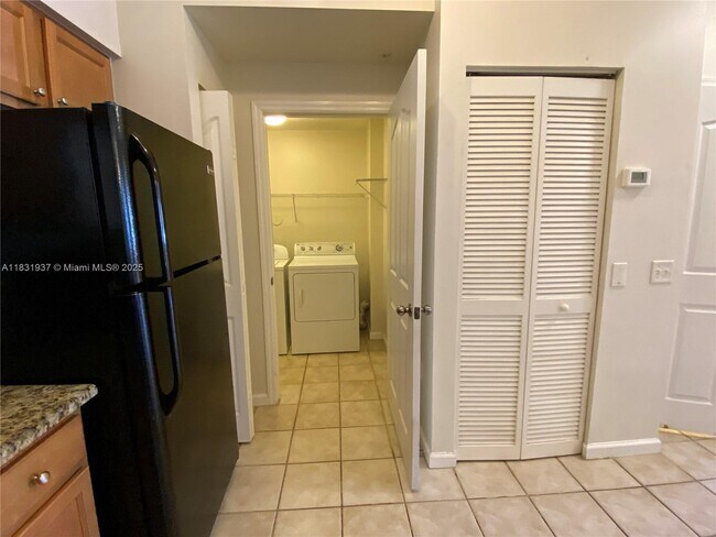 Building Photo - 9825 Baywinds Blvd