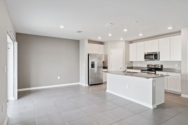 Building Photo - Spacious 4-Bed Retreat with 2.5 Baths in Davenport, FL – Your Next Rental Home Awaits!