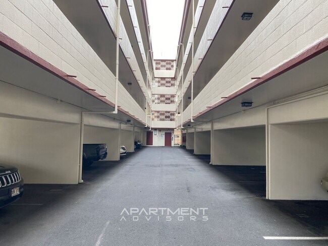 Building Photo - 716 Lukepane Ave