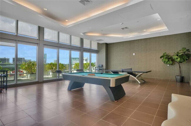 Building Photo - 1111 SW 1st Ave