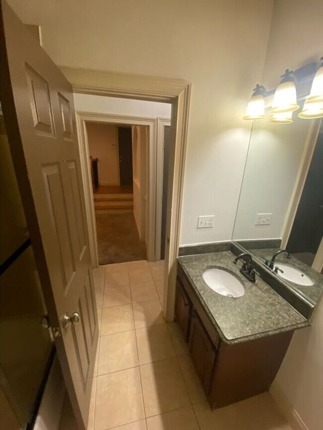 Building Photo - Excellent location, amazing upgrades and great price!