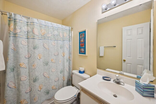 Building Photo - 80 Pinehurst Ln