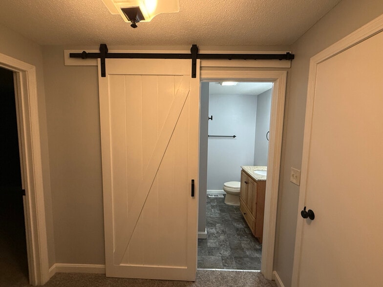 Building Photo - 105 Elmwood Dr