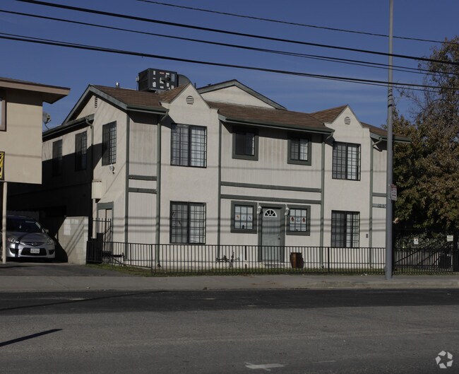 Primary Photo - 12155-12157 Vanowen St
