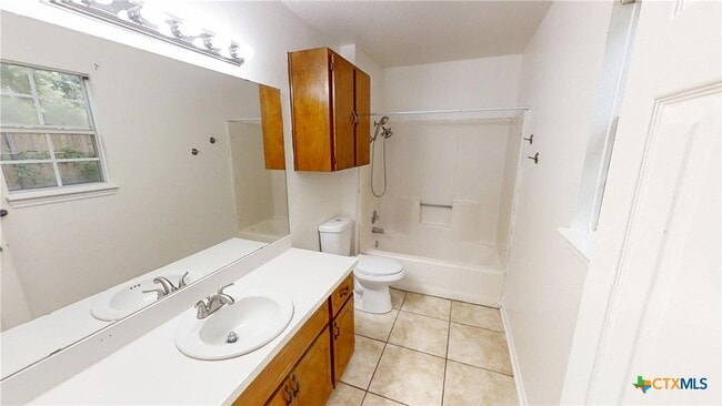 Building Photo - 2402 Lazy Ridge Dr