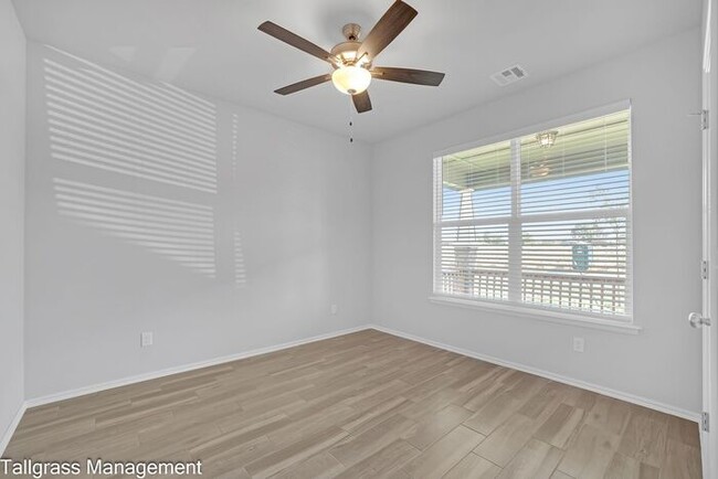 Building Photo - Move In Specials! Elevated Living in Owasso