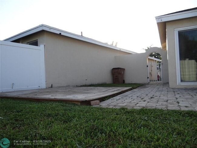 Building Photo - 4036 Eastridge Cir