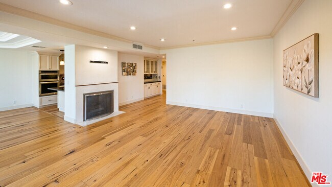 Building Photo - 575 S Barrington Ave