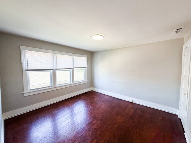 Building Photo - COMING SOON! 2b 1.5 ba w basement, Lawn Care + Trash Included