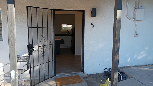 Building Photo - Garden Lofts on President