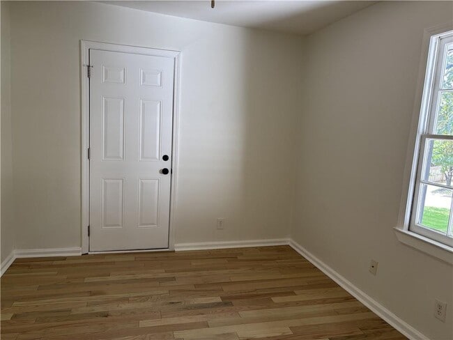 Building Photo - 2469 Glynn Dr SE