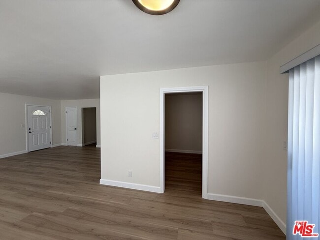 Building Photo - 314 S Clark Dr