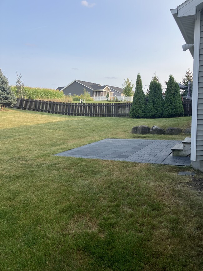 Private, sunny backyard - 507 Stone Arbor Trail