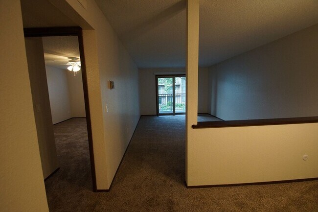 Building Photo - Charming One-Bedroom with Fountain-View Balcony