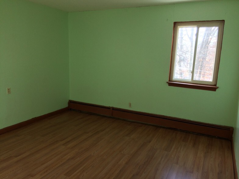 Building Photo - 6 Bell Ct