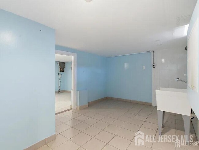 Building Photo - 25 Langley Pl