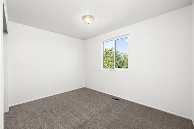 Building Photo - 6585 S 5135 W