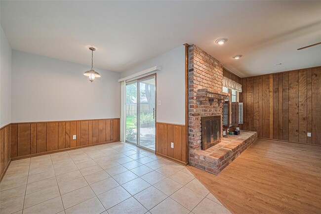 Building Photo - 2530 Bandelier Dr