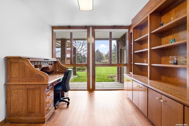 Building Photo - 461 Muttontown Eastwoods Rd