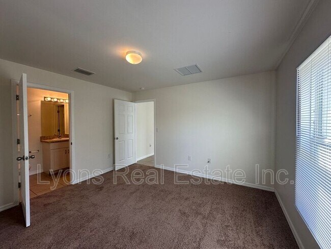 Building Photo - 5521 Gillot Blvd