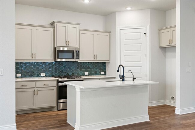 Building Photo - 821 Beaverton Dr