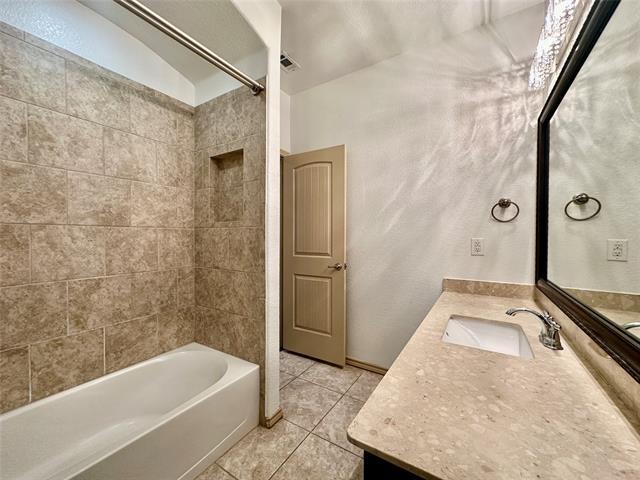 Building Photo - 5205 Glen Meadow Dr