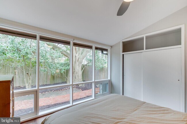 Building Photo - 3315 Pendleton Dr