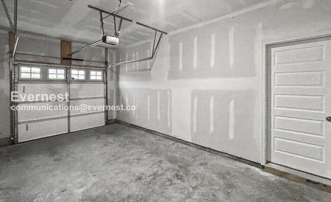 Building Photo - 3 Bed/2.5 Bath Townhome with Garage / Pet-Friendly / Available Now!