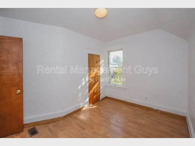 Building Photo - 650 Central Ave W