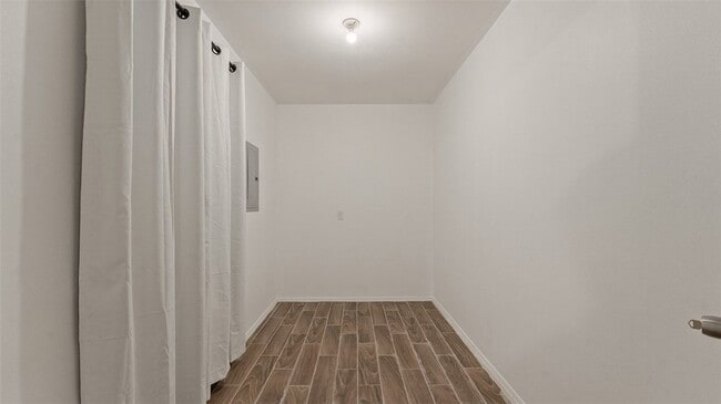 Building Photo - 1707 Phillips Dr