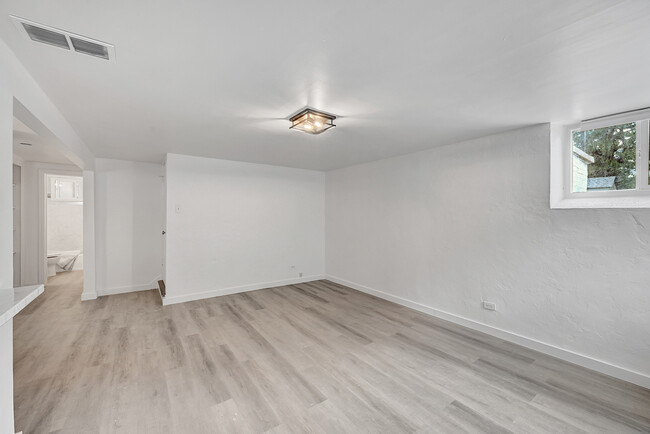 Building Photo - 3143 Sheridan Boulevard