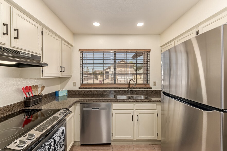 Building Photo - 8735 E Moreland St