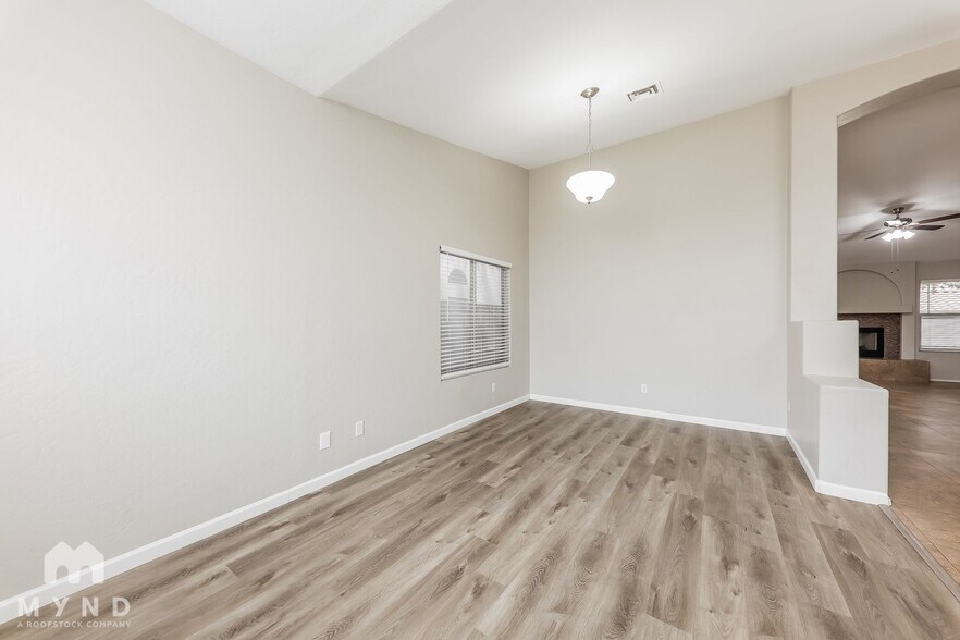 Building Photo - 3040 N Silverado