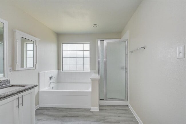 Building Photo - 21515 Pointed Oak Ln