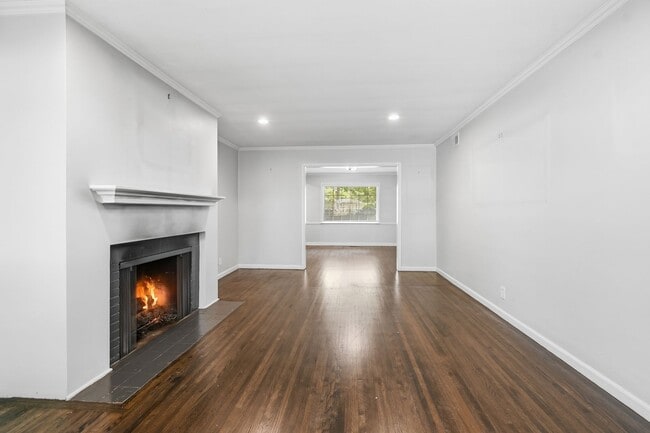 Building Photo - Midtown Tulsa | 3 Bed | 2 Bath | Recently Renovated