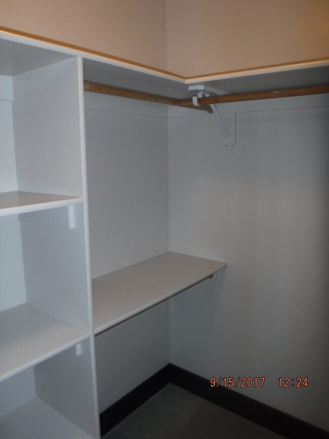 Building Photo - Gorgeous modern 5 bedroom - Minutes from MSU!