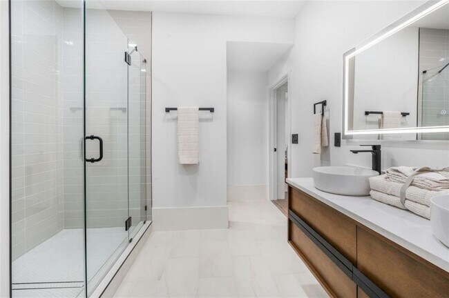 Building Photo - 507 Karen Ln