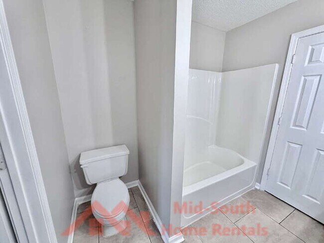 Building Photo - 5827 Hickory Nutt Ln