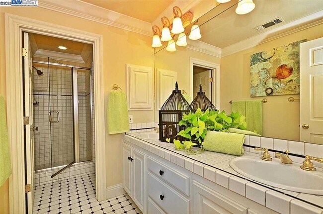 Building Photo - 5045 Blackhawk Dr
