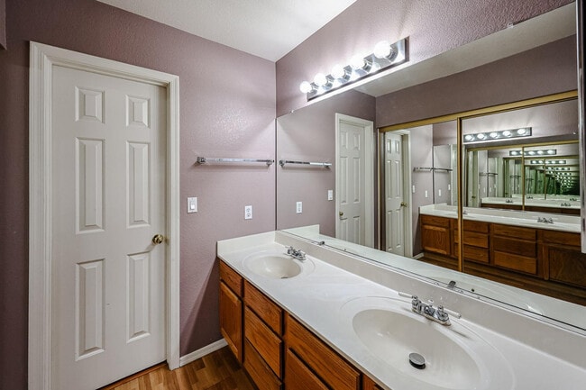 Building Photo - 10935 W Ruth Ave