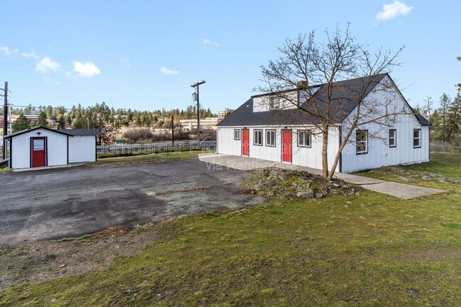 Building Photo - 1909 S Garden Springs Rd