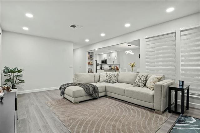 Building Photo - 1916 Shorewood Dr