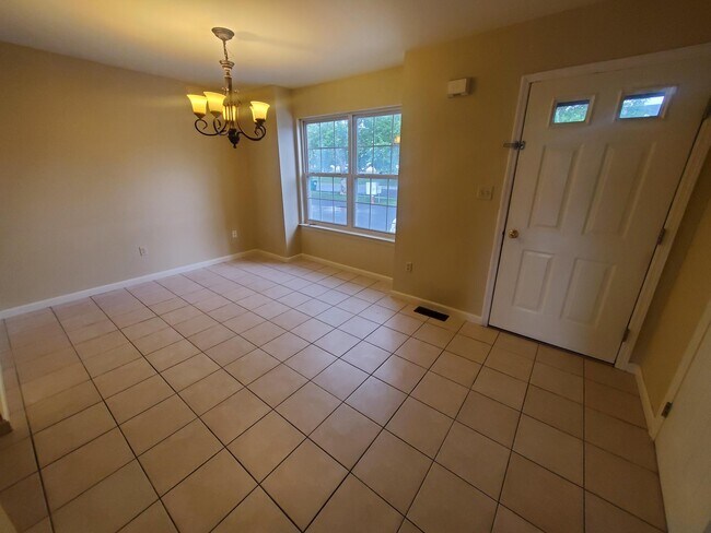 Building Photo - 667 Walnut Tree Dr