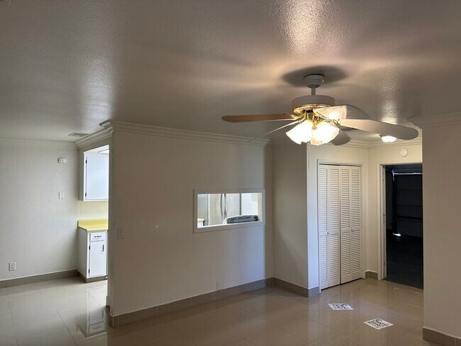 Building Photo - Modesto 3 Bedroom 2 Bath Home