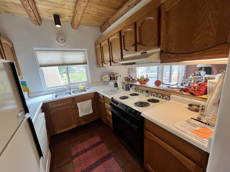 Kitchen - 128 Dona Ana Dr