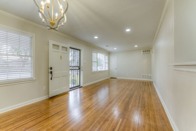 Building Photo - Charming 3-Bedroom Home with Modern Upgrades and Spacious Backyard in a Peaceful Neighborhood