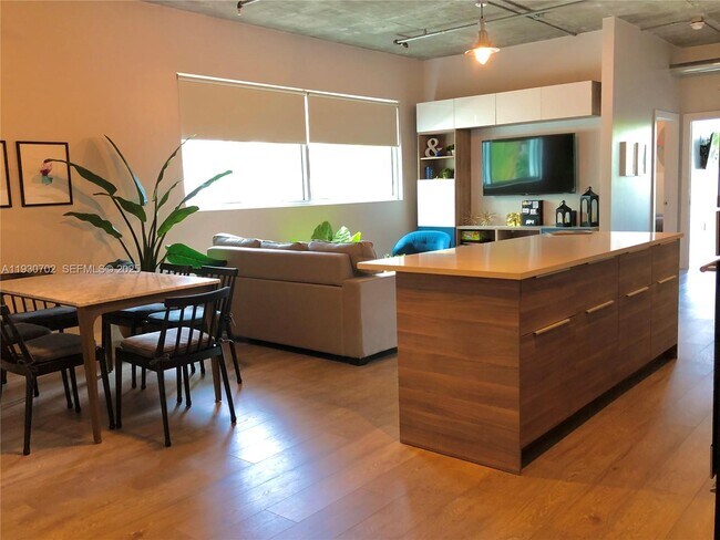 Building Photo - 1700 Meridian Ave