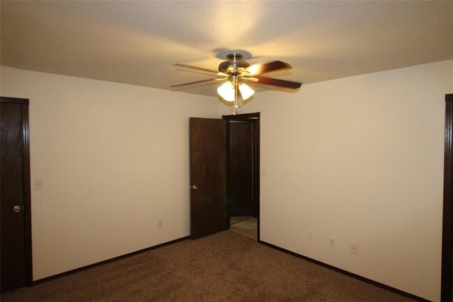 Building Photo - 904 Aspen Ct