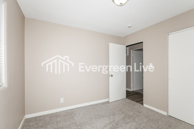 Building Photo - 3913 N Bolton Ave